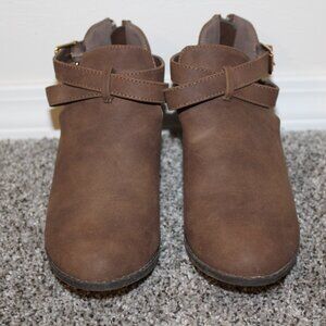 Girls Lucky Top Size 4 Tan Booties